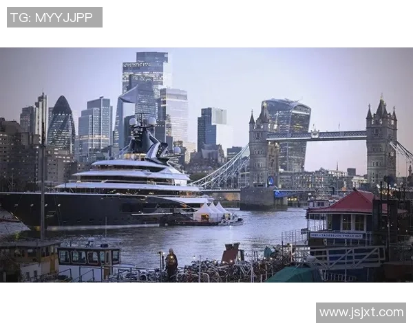 尤文图斯在新时代的崛起与挑战：从老老妇人到全球足球巨头的转型之路