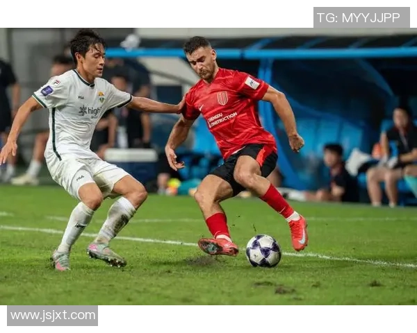 足球战术革新与技术演进：探索现代足球的进攻、防守与团队协作新趋势